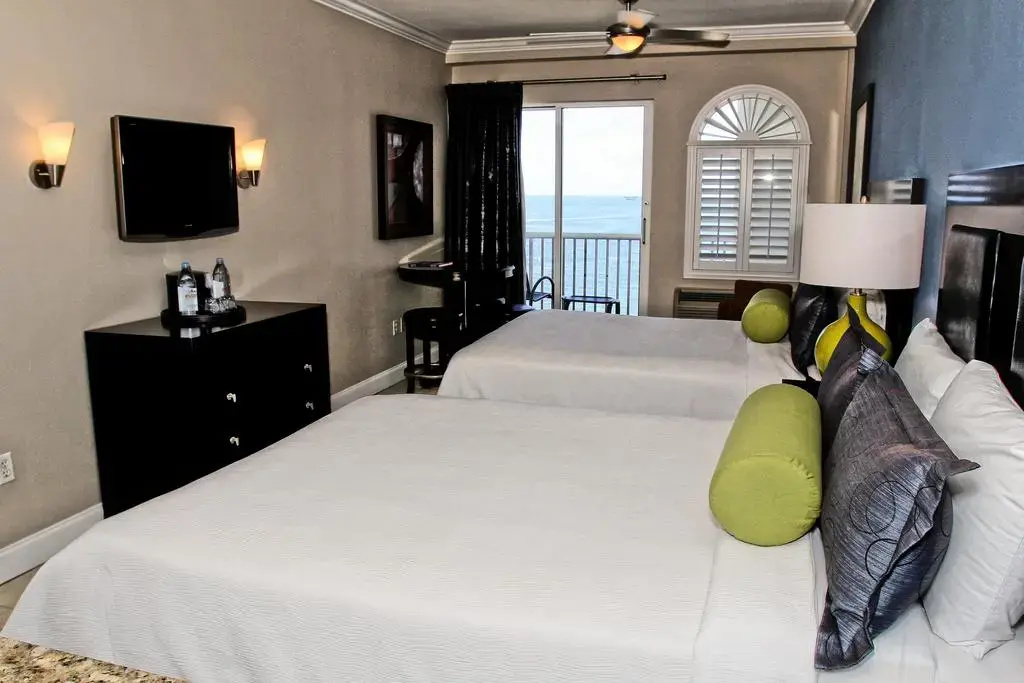 Standard Quadruple room with balcony and with land view