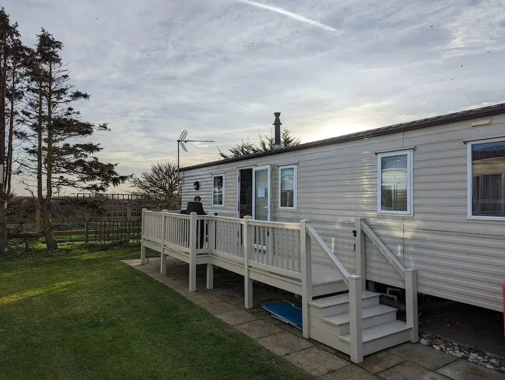 2 Bedroom Pet Free Caravan and Decking Free Wifi