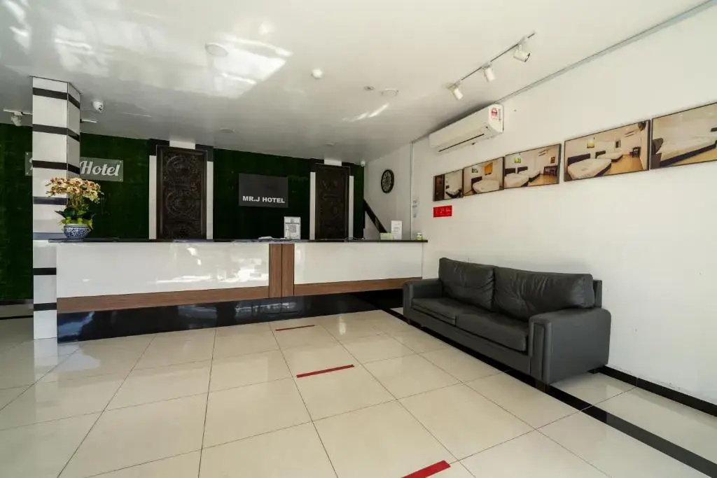 Mary J Hotel Family 10 pax room
