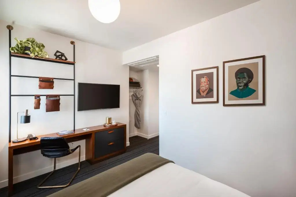 Double room (full double bed)