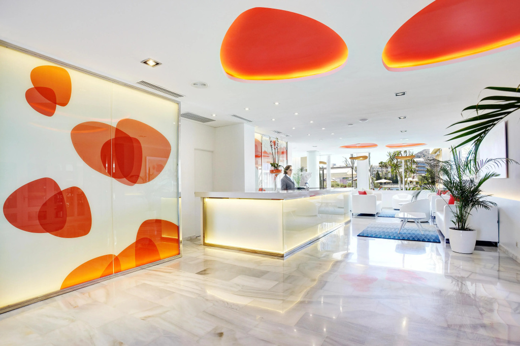 Lobby & Reception
