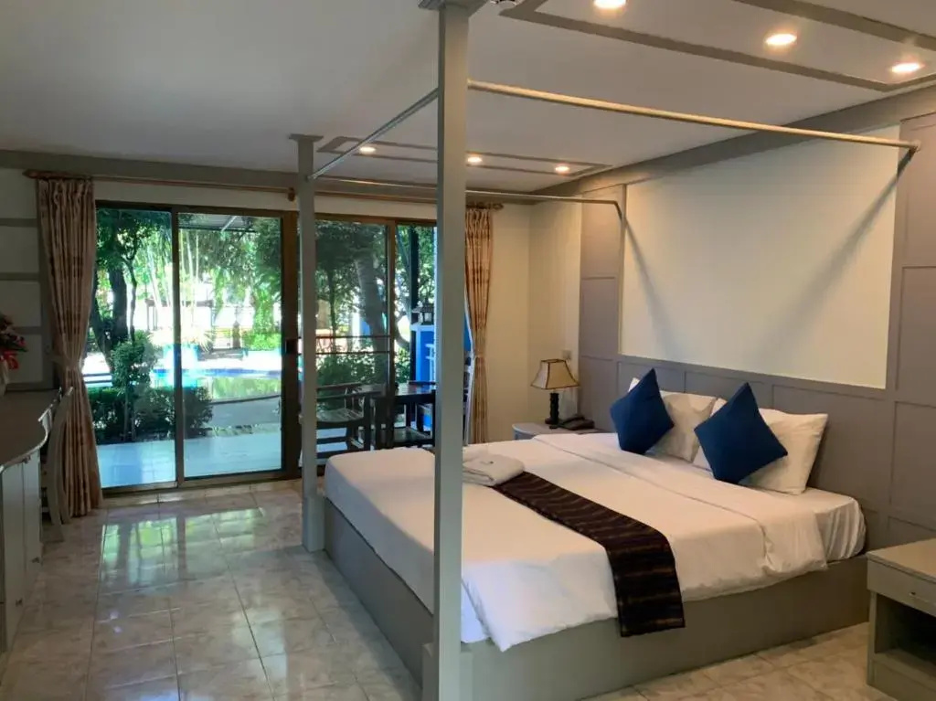 Standard Double room with pool view (full double bed)