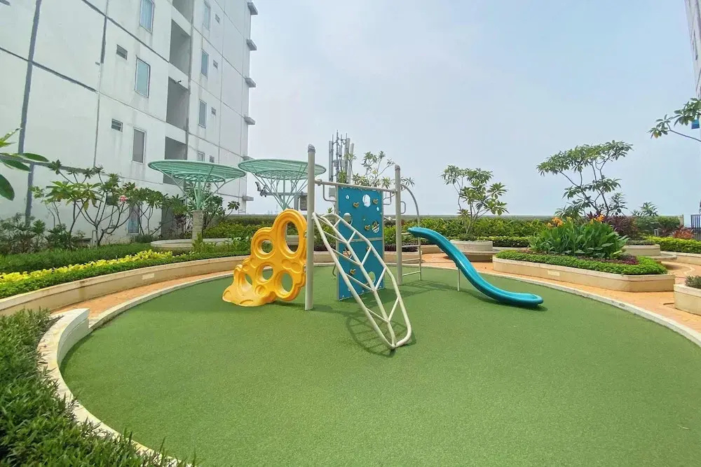 White Style 2Br At Bassura City Apartment