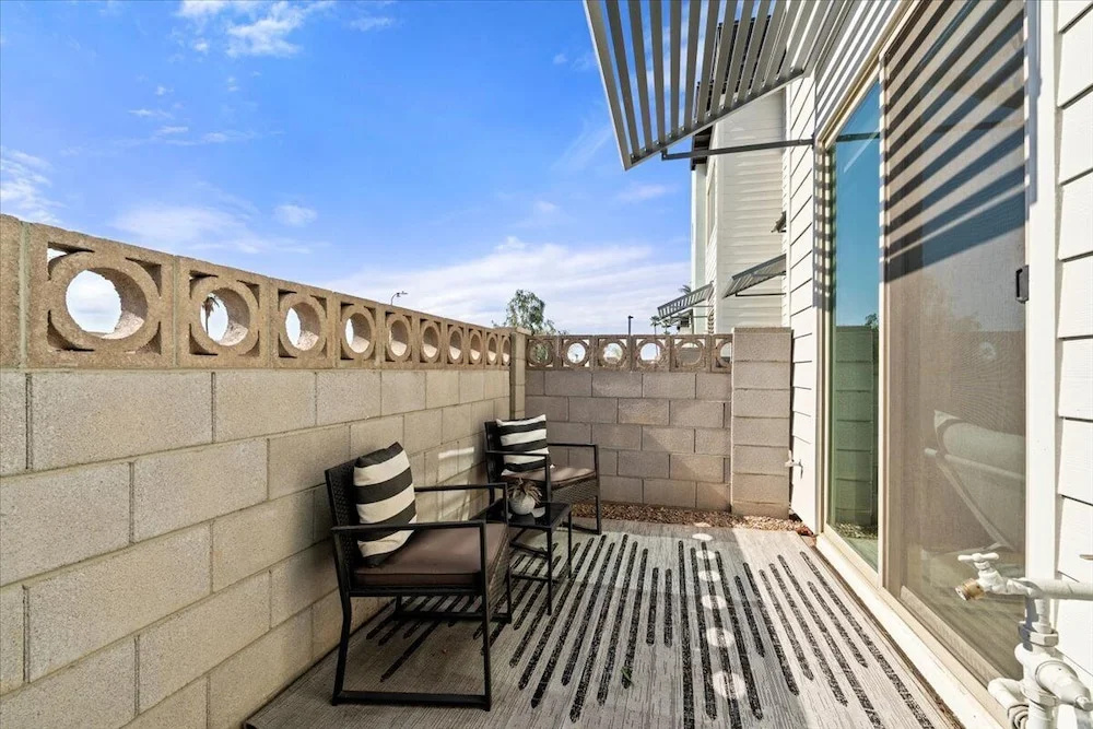 Desert Escape Townhome - Pool & Gym