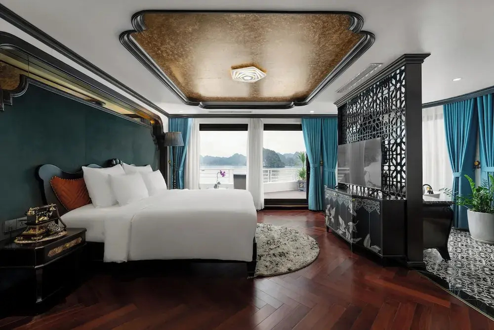 Royal Double Suite with ocean view (full double bed)