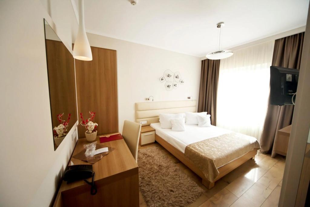 Hotel Confort — 3