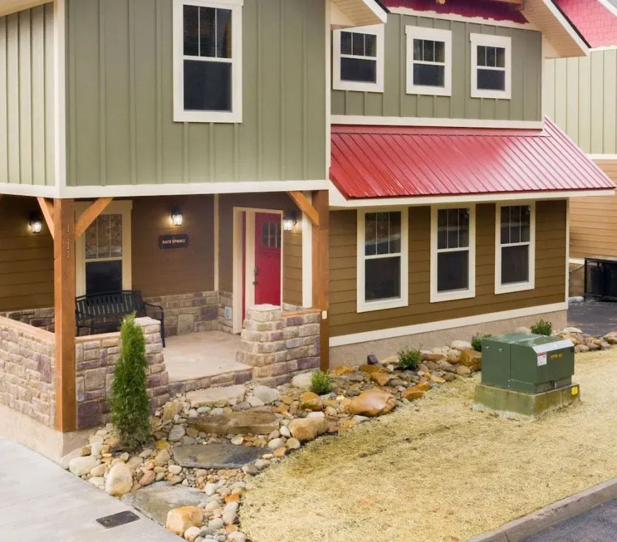 Gone Swimming 4 Bedrooms 4.5 Bathrooms Cabin