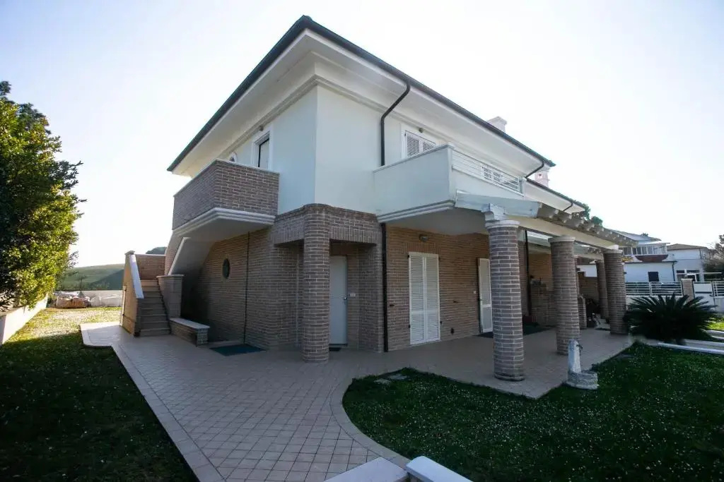 M58 - Marcelli, nuova villetta con giardino