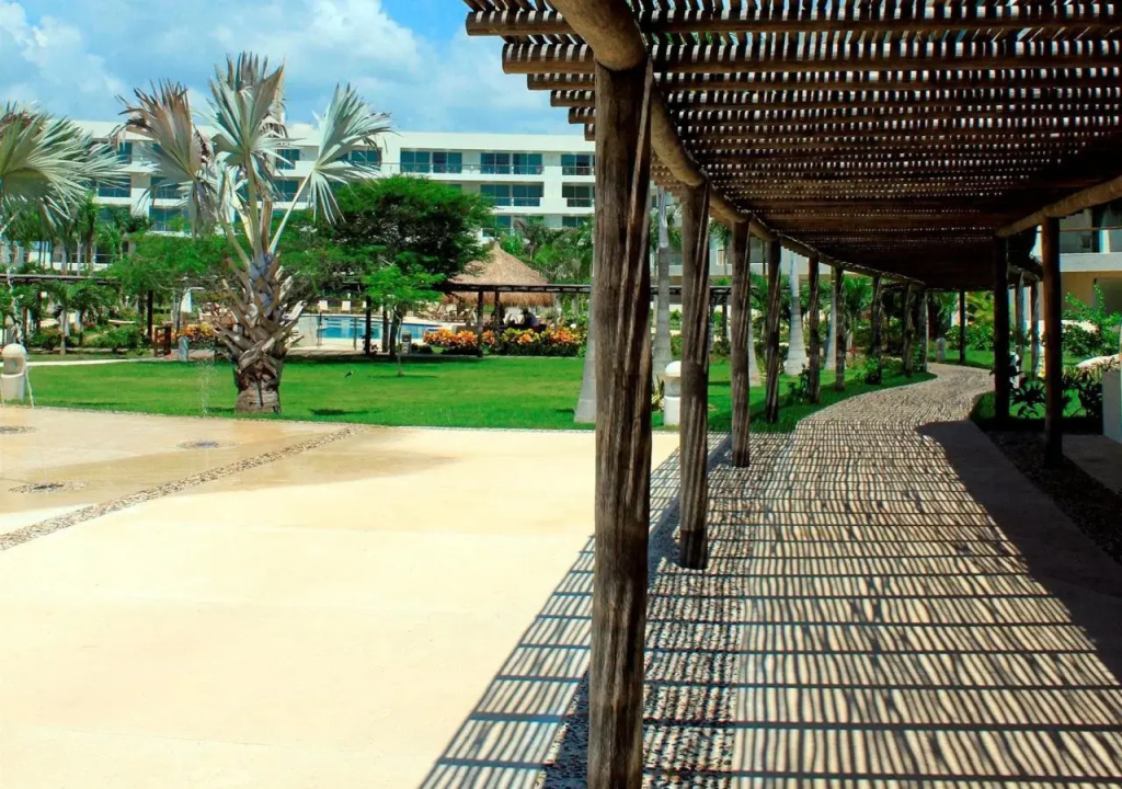 Beach & Waterfront