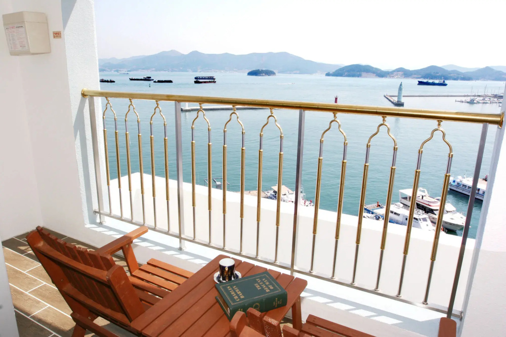 Balcony & Terrace