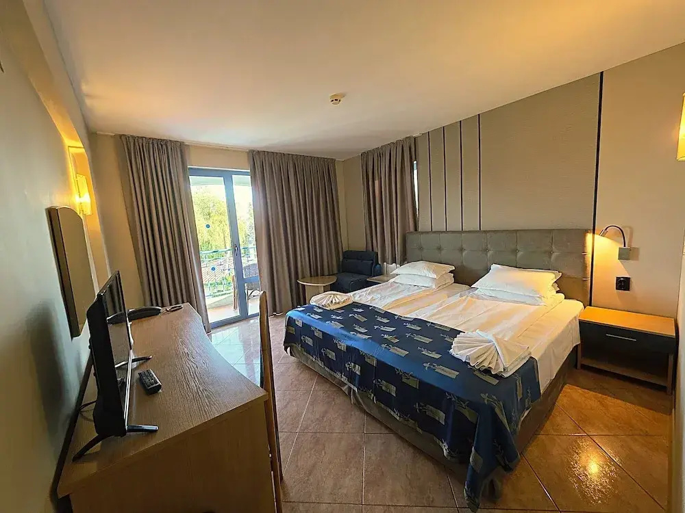 Standard Double room with balcony (full double bed)