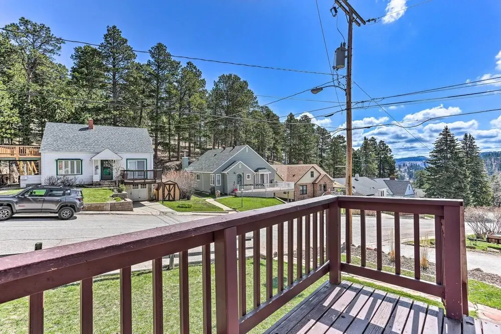 Dog-friendly SD Retreat ~ 4 Mi to Deadwood!