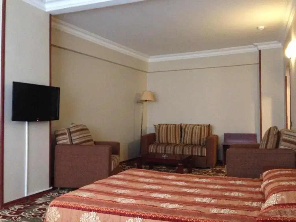 Hotel Monopol — 1