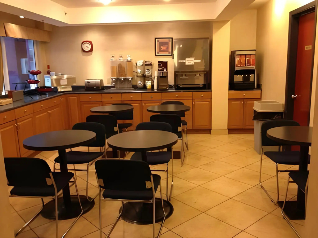 North Vancouver Hotel - фото 22