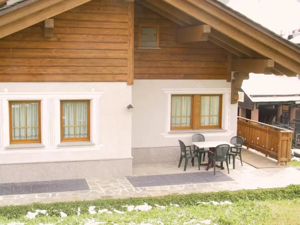 3 Bedrooms Apartment