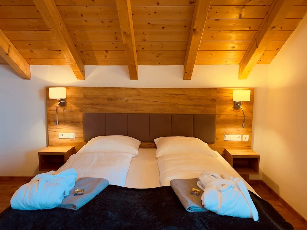 Superior Double room with balcony (full double bed)