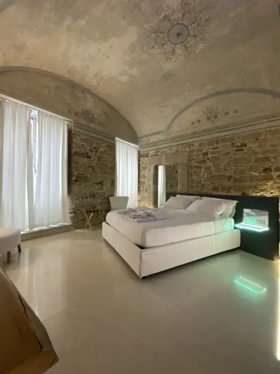 Standard Double room with city view (full double bed)