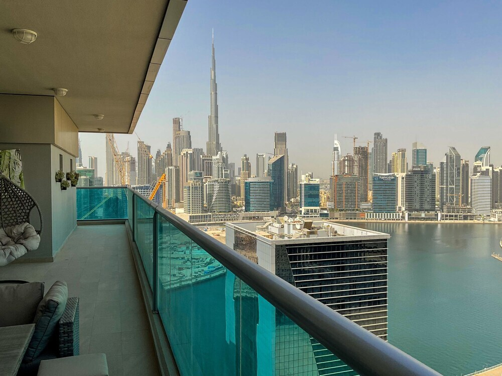 Apartment with views in Business Bay area