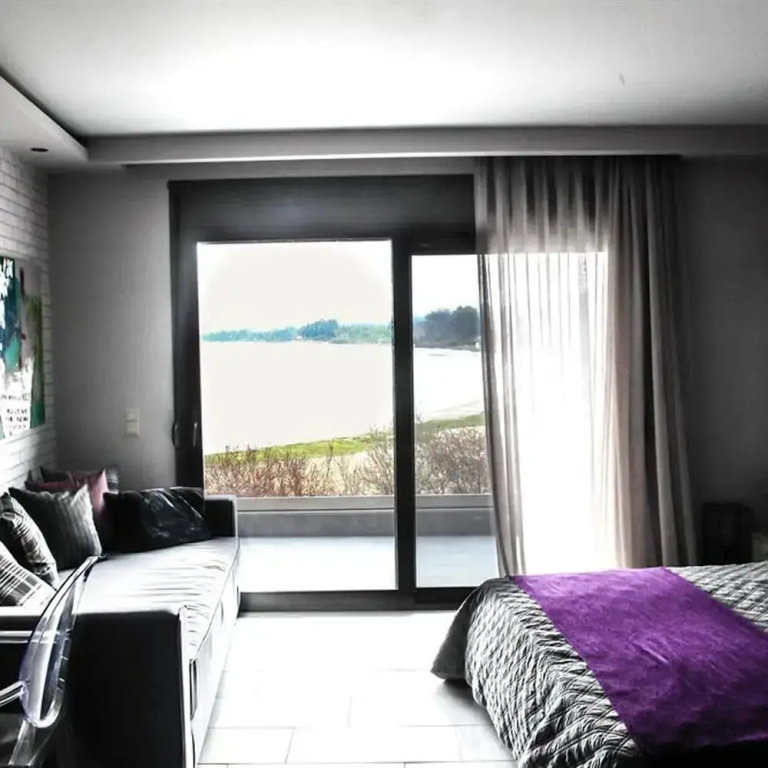 Suite with balcony and with partial sea view