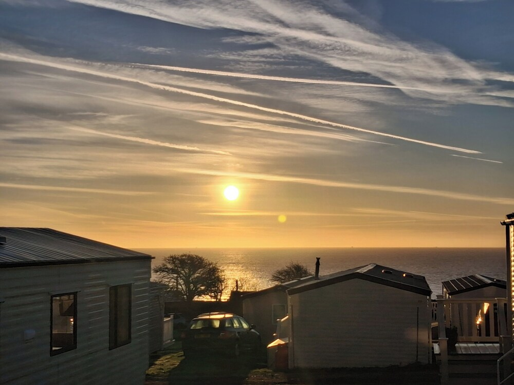 2bed-cabin Sleeps 4, Wifi, Free Parking, Sea Views