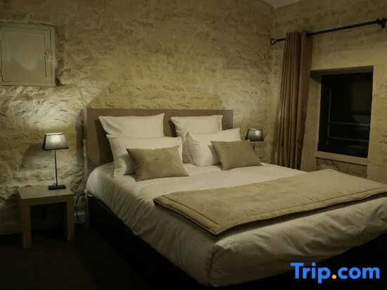 Deluxe Double room with pool view (full double bed)