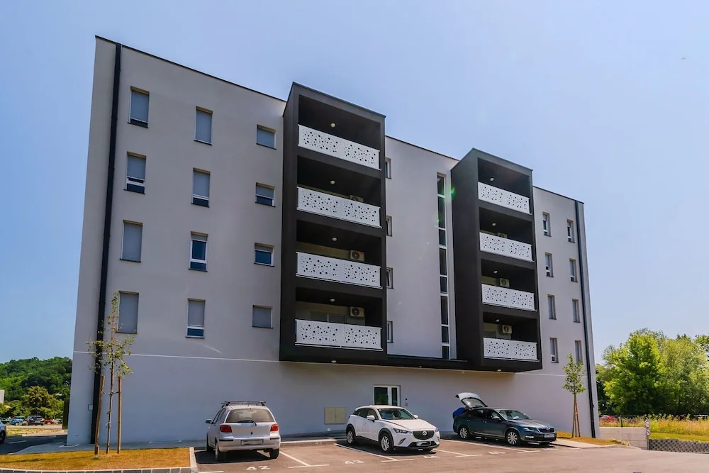 Modern Apartment With Balcony And Garage