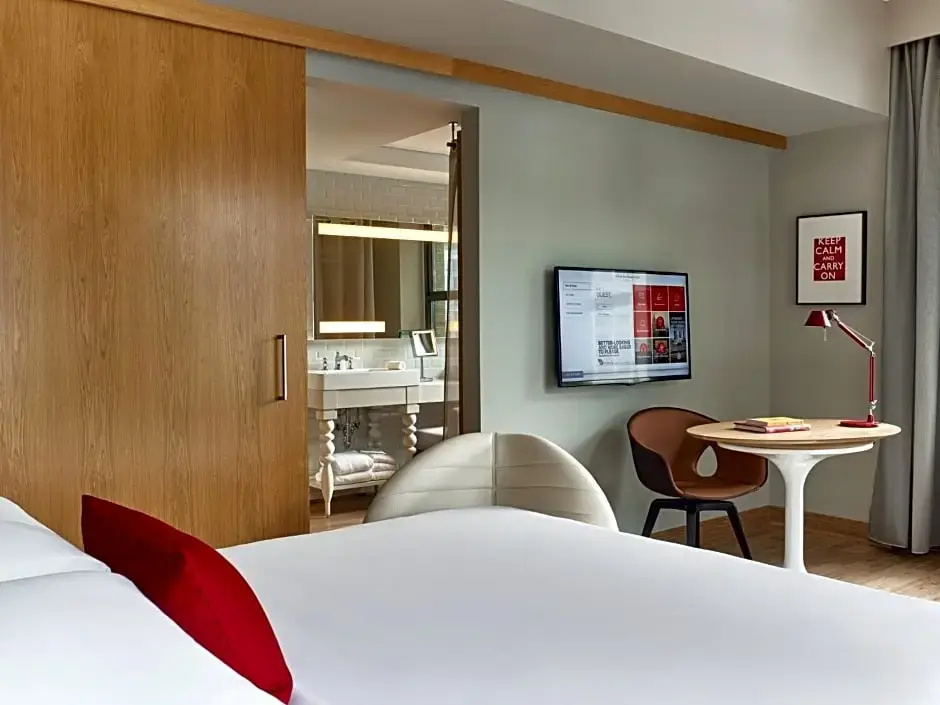 Double Suite with river view (full double bed)