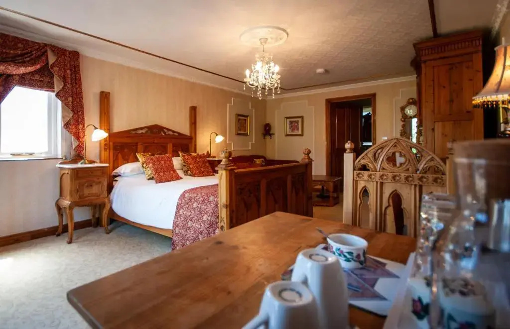 Double Suite (full double bed)
