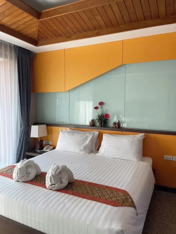 Standard room with pool view