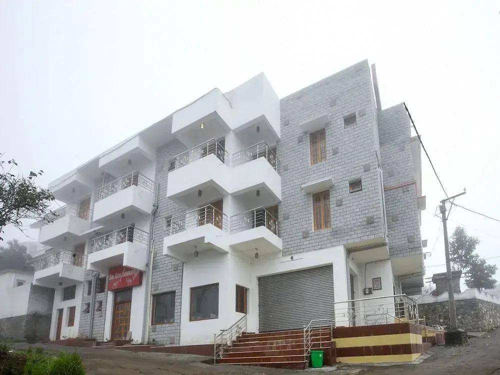 OYO 13607 Sri Akilambiga Residency