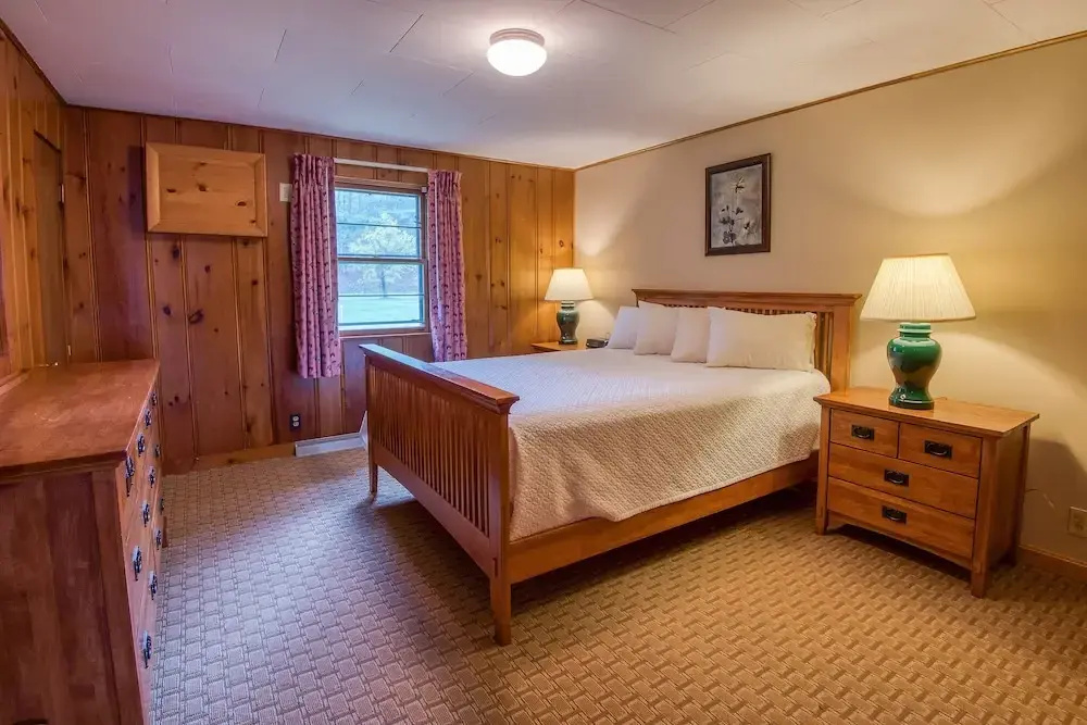 2 Bedrooms Standard room with land view