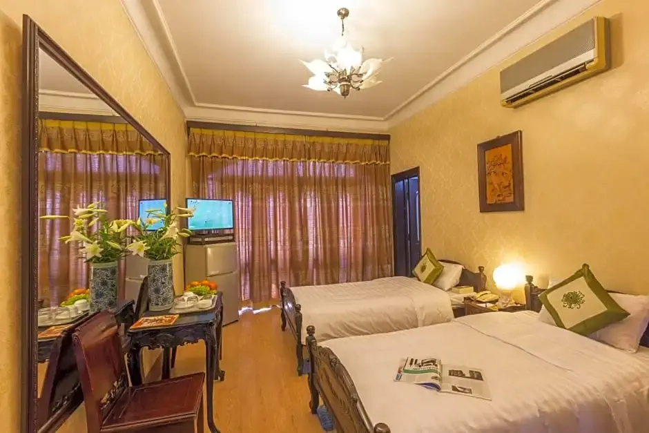 Deluxe Double room with lake view (full double bed)