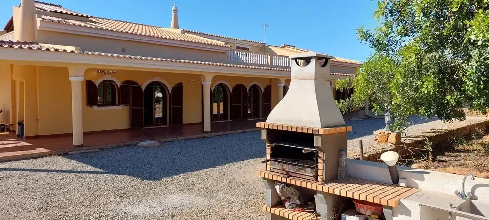 Stunning 8-bed Villa in Estoi
