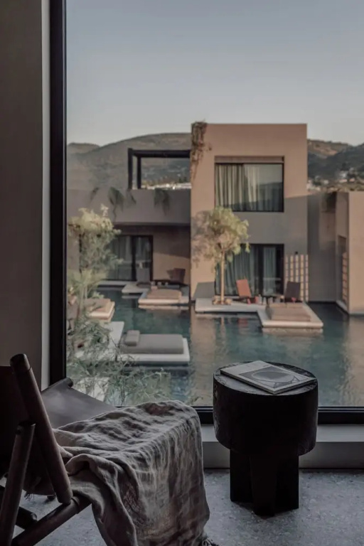 Junior Suite with pool view
