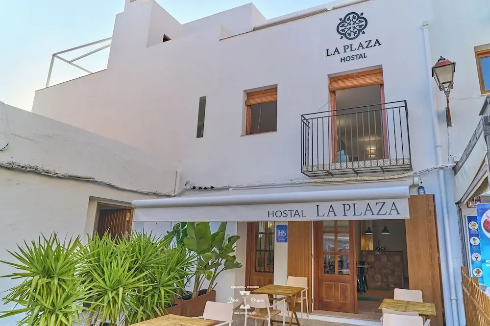 La Plaza Hostal