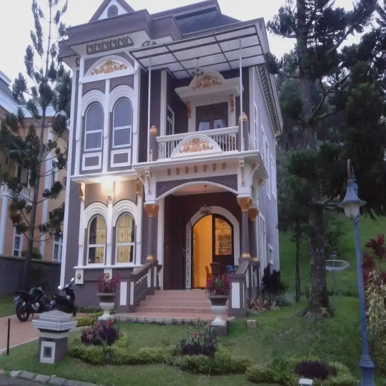 5 Bedrooms Cottage