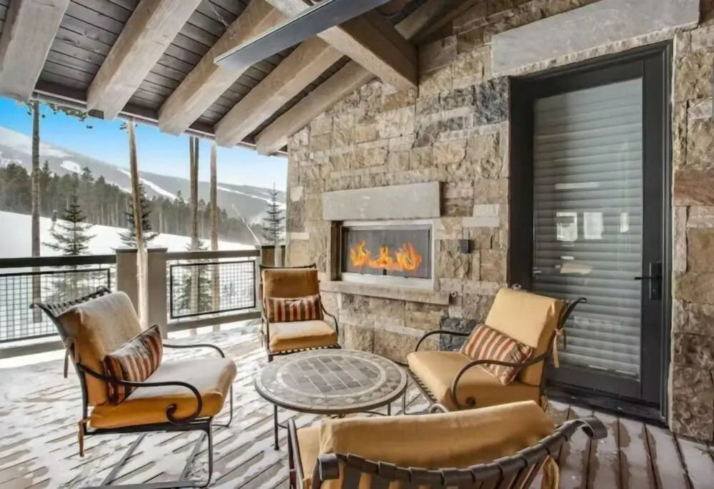 Luxurious 6-bedroom Ski-in/ski-out Home, Very Spacious, With Private hot tub and Game Room