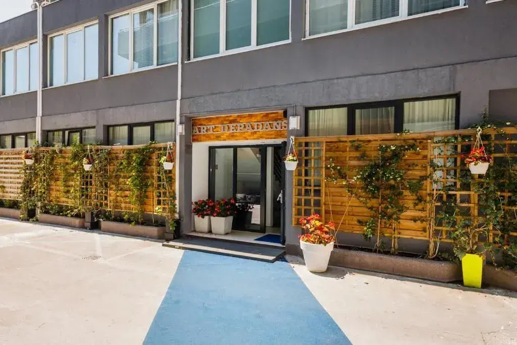 Art Hotel And Art Hotel Annex Building