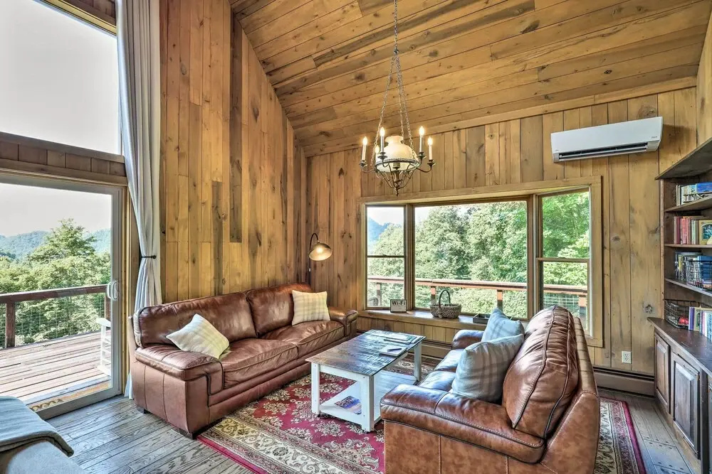 Stunning Views: Mountaintop Cabin in Burnsville! - фото 4