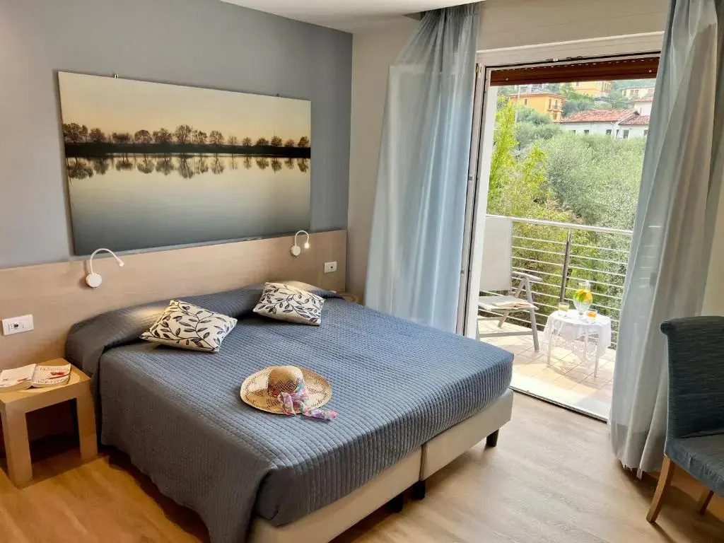 Superior Double room with balcony and with garden view (full double bed)