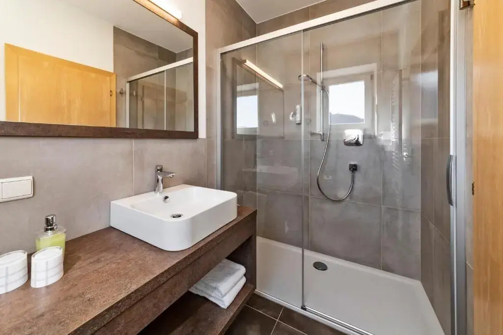 Deluxe Double room with balcony (full double bed)