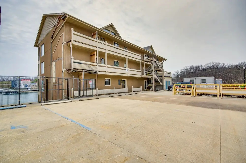 Lake of the Ozarks Condo w/ Community Pool