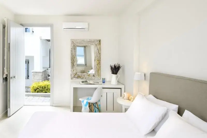 Deluxe Double room with balcony (full double bed)