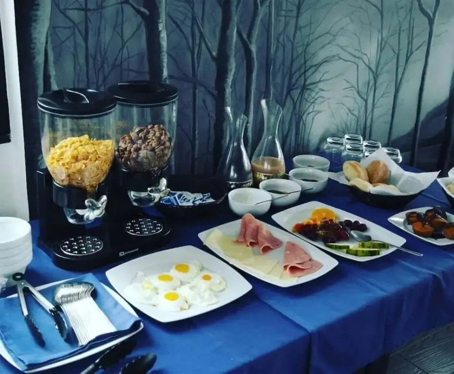 Food & Beverage