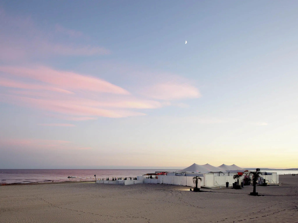 Beach & Waterfront