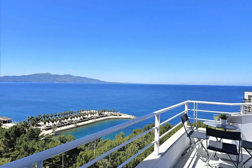 Two Bedroom Apartment With Sea View-061