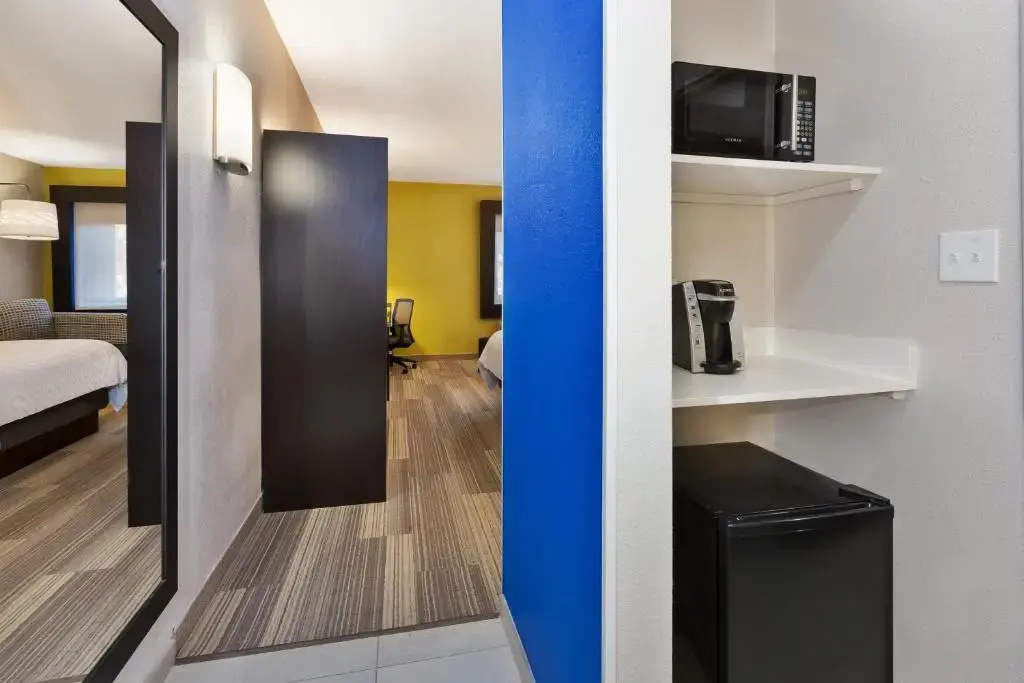 Holiday Inn Express Detroit-Warren/General Motors Technology Center - Chambres