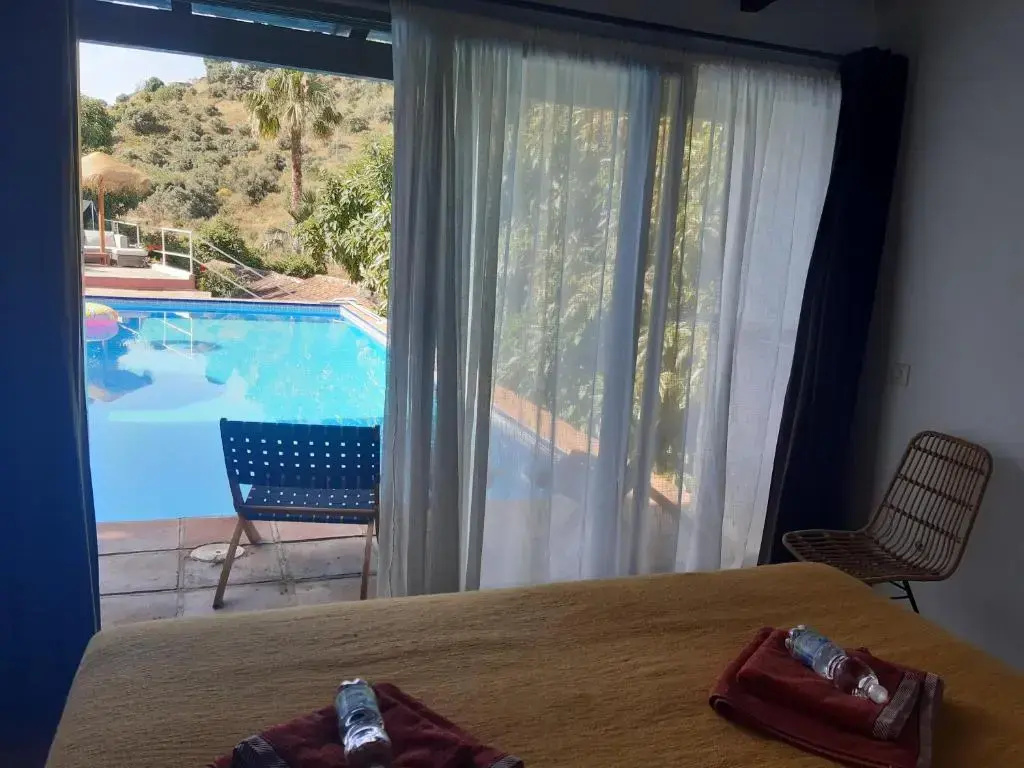 Standard room with pool view