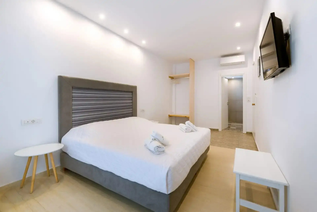 Superior Double room with sea view (full double bed)