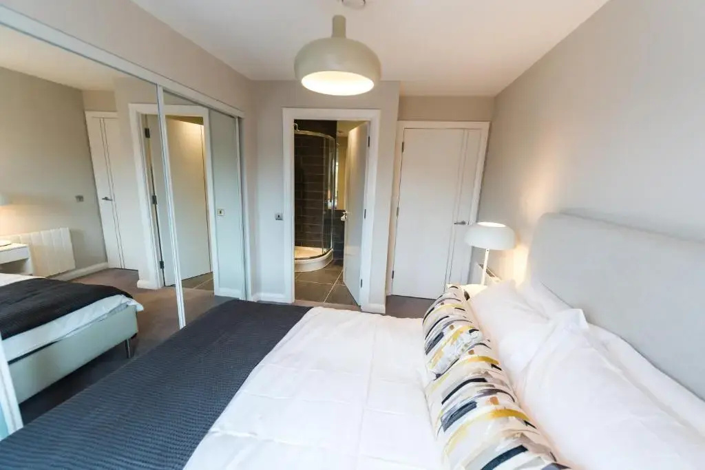 5 star brand new city centre apartment